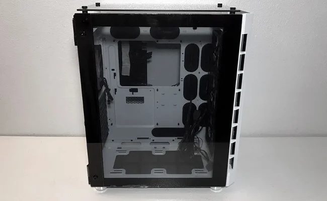 نمای شیشه&zwnj;ای کیس Crystal Series 620X