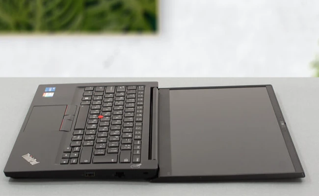 مشخصات لپ تاپ ThinkPad E14 و باز شدن آن تا 180 درجه