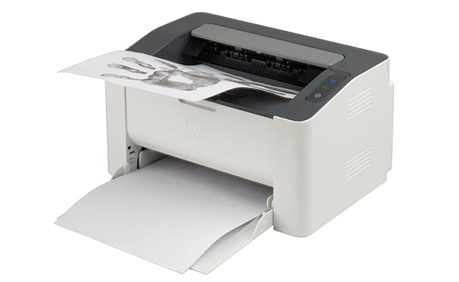 در این عکس یک برگه چاپ شده بر روی پرینتر تک کاره لیزری 107w اچ پی نمایش داده شده است.