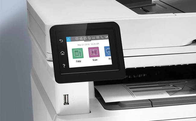 در این عکس پنل پرینتر HP MFP M428fdw نمایش داده شده است.