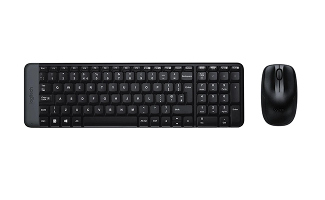 در این عکس یک ست کیبورد و ماوس MK220 لاجیتک بی سیم نمایش داده شده است.
