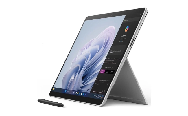 در این عکس سرفیس پرو 10 مدل Core Ultra 7 و قلم نمایش داده شده است.