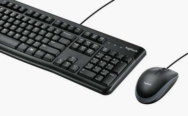 در این عکس یک ست کیبورد و ماوس MK120 لاجیتک سیمی نمایش داده شده است.