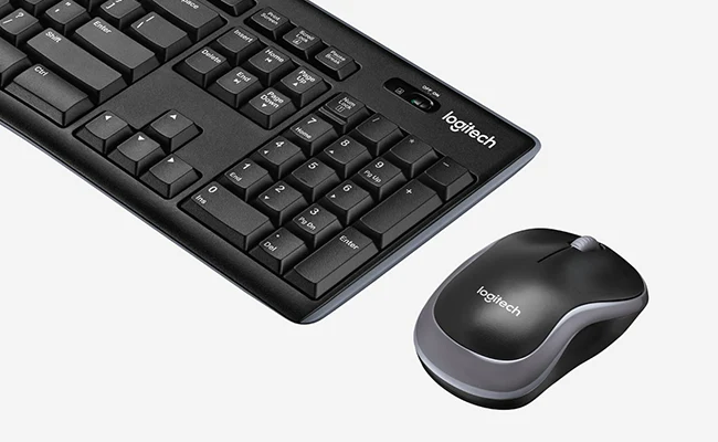 در این عکس یک موس و کیبورد بی سیم Logitech mk270 نمایش داده شده است.