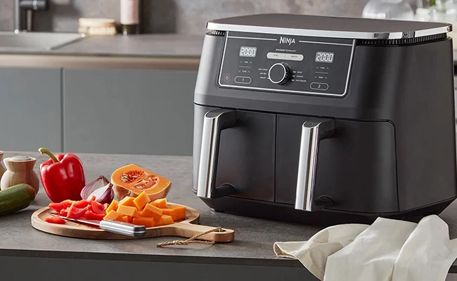 در این مقداری میوه خرد شده برای خشک کردن با ایرفرایر نینجا مدل af400 نشان‌داده شده است.