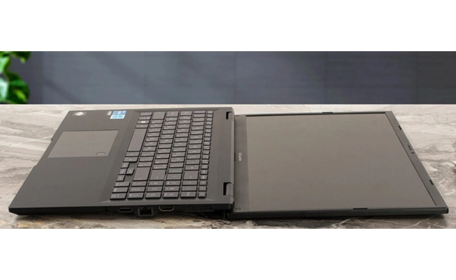 باز شده‌ی ۱۸۰ درجه‌ی لپ تاپ Expertbook B1 B1502CVA-I58512B0D  ایسوس
