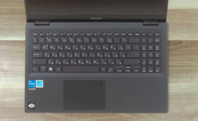 نمایش صفحه کلید لپ تاپ ایسوس Expertbook B1 B1502CVA-I58512B0D روی میز