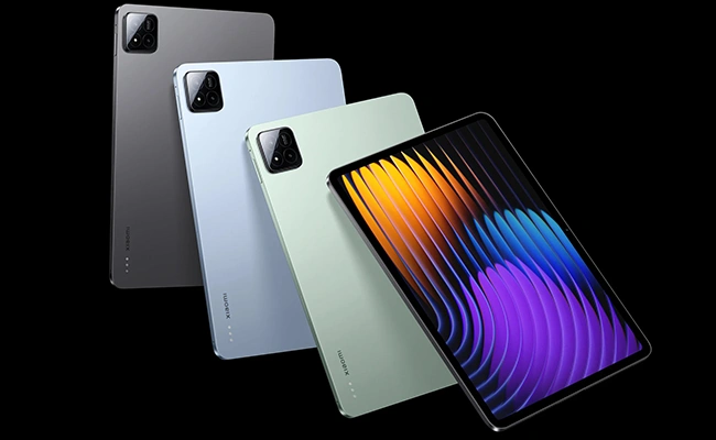 در این عکس تبلت پد 7 پرو شیائومی در رنگ&zwnj;های مختلف نمایش داده شده است.