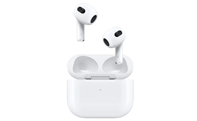در این عکس دو ایرپاد و کیس شارژ هدفون بلوتوثی AirPods Pro 3 اپل نمایش داده شده است.