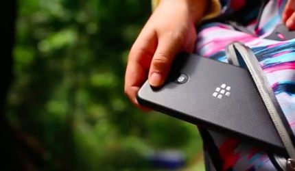 بررسی بلک بری ارورا (Blackberry Aurora): میان رده خوش قیمت بلک بری