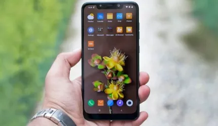 نقد و بررسی شیائومی Pocophone F1 (پوکوفون اف 1)